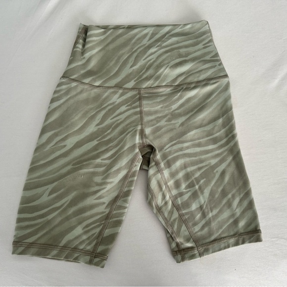 Lululemon Align Biker Short -Size 2 - Picture 13 of 15